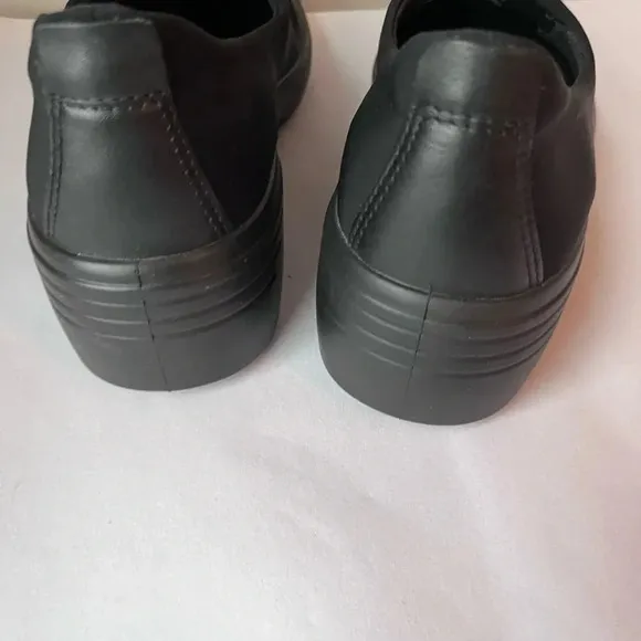 Ecco Soft Wedge Slip on Loafer Women Comfort Shoe Black minimal Sz 39 EU 8.5 US