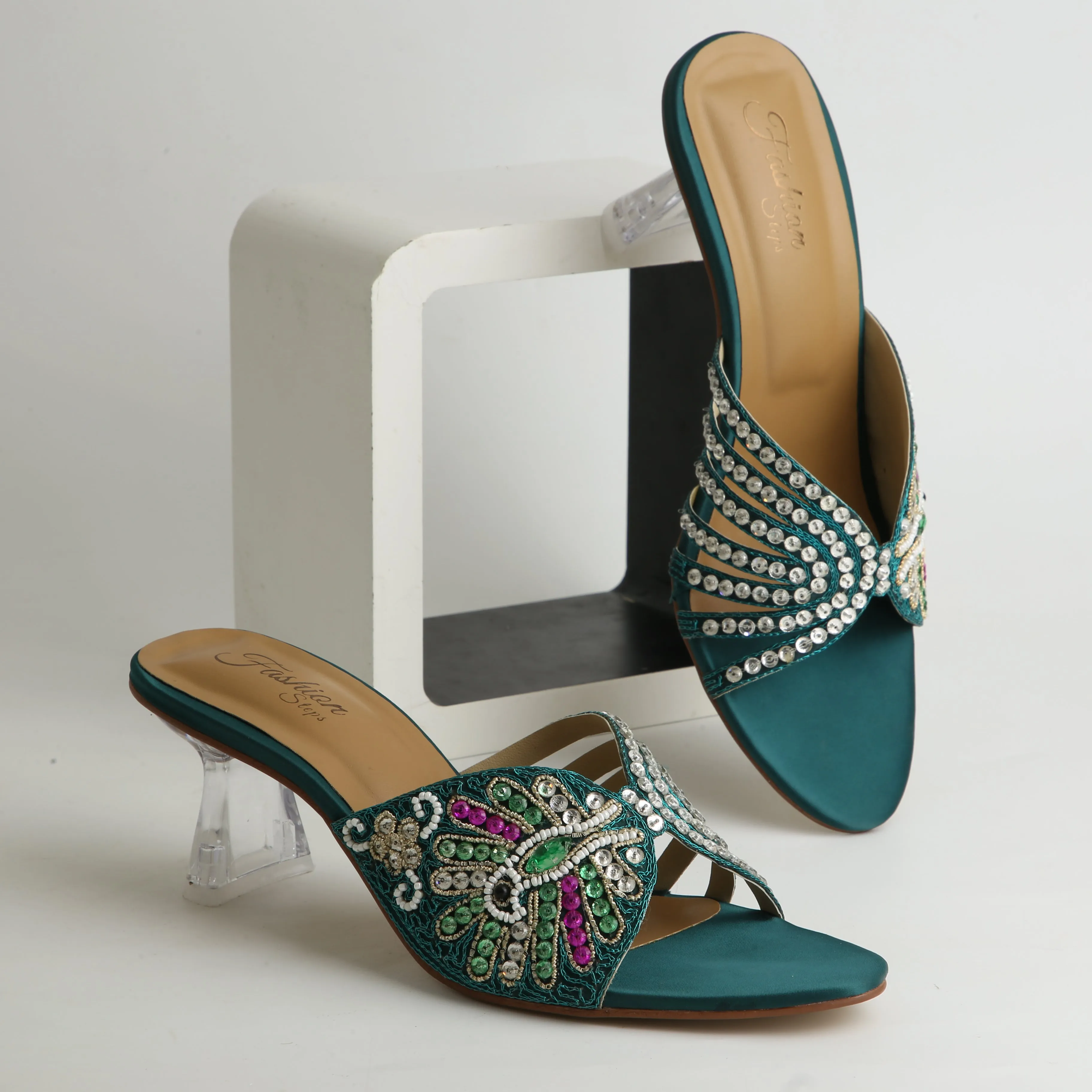 Fashion embroidery heel