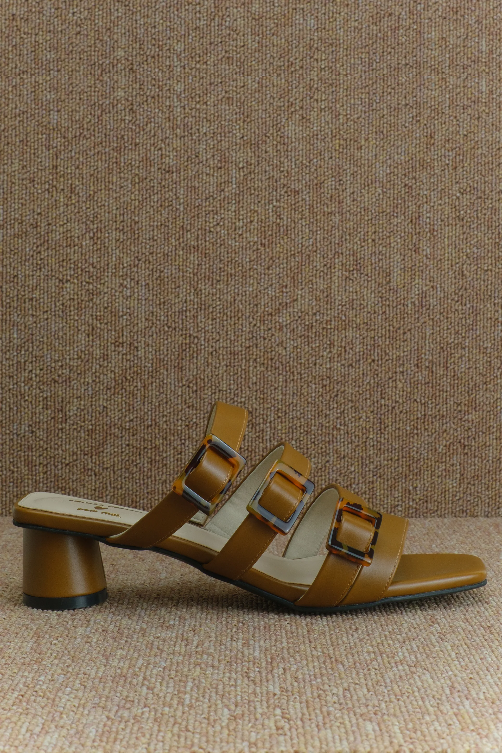 FEMME LIBRE <3 STRAPPY SANDALS IN TAN