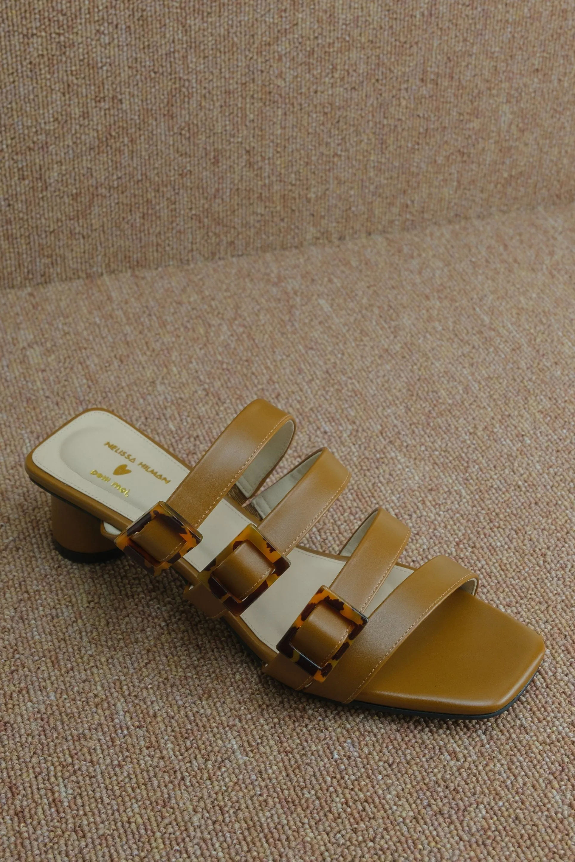 FEMME LIBRE <3 STRAPPY SANDALS IN TAN