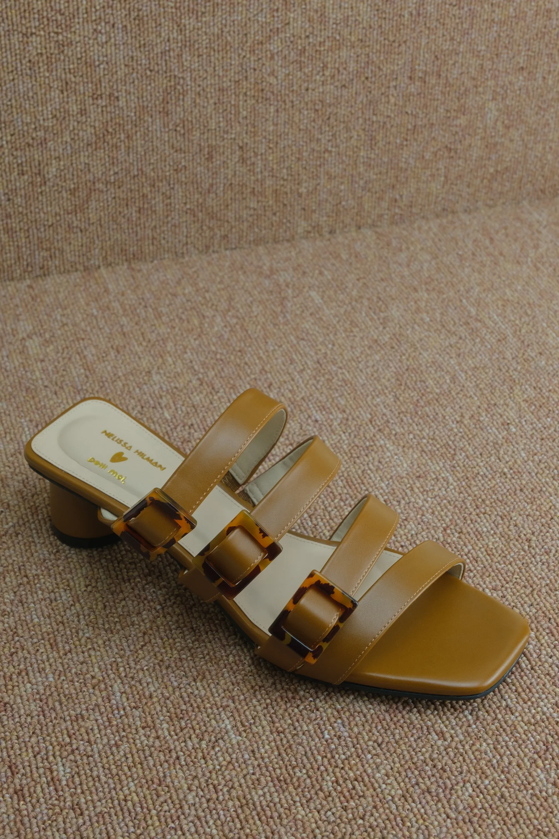 FEMME LIBRE <3 STRAPPY SANDALS IN TAN