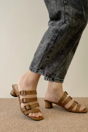 FEMME LIBRE <3 STRAPPY SANDALS IN TAN