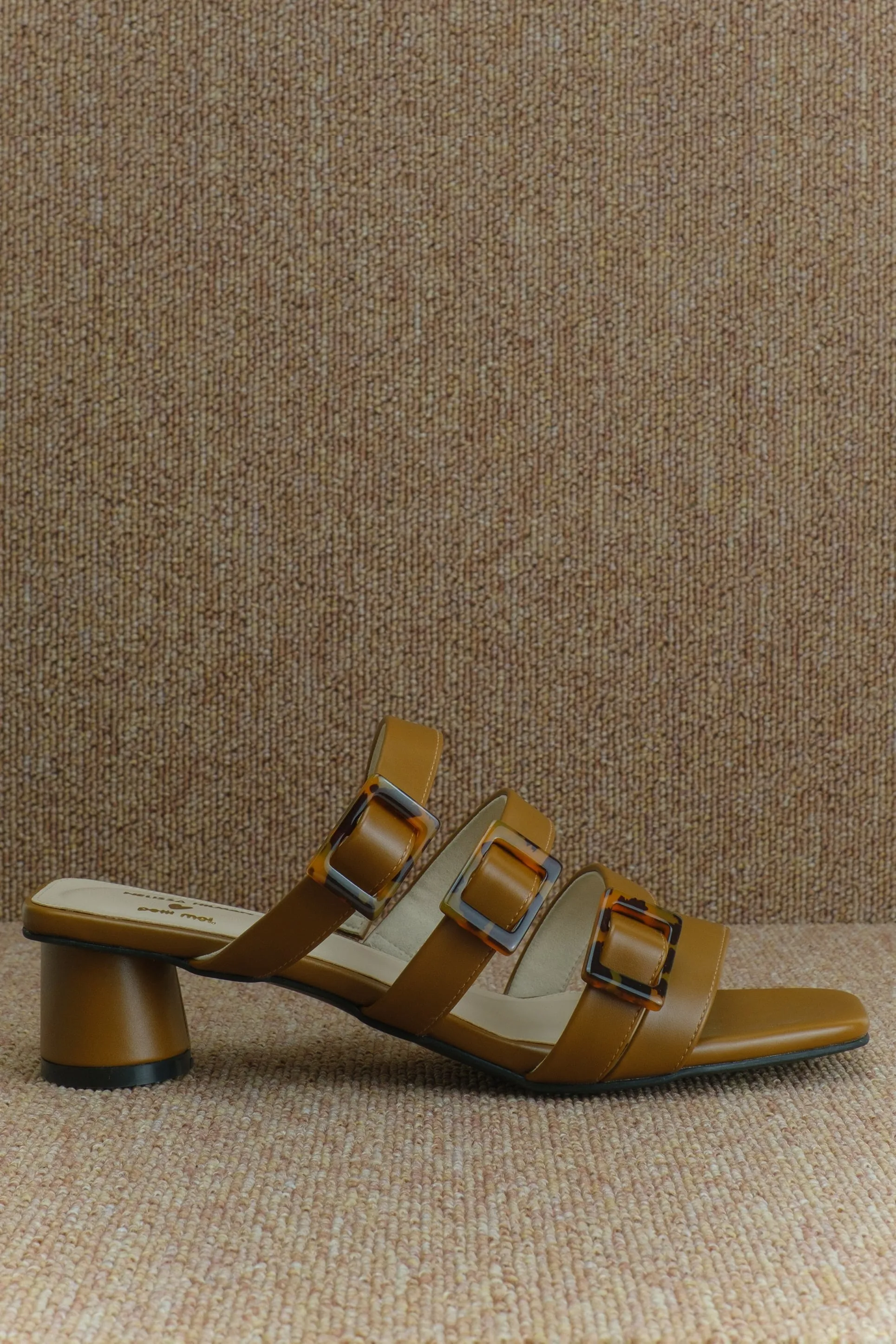 FEMME LIBRE <3 STRAPPY SANDALS IN TAN