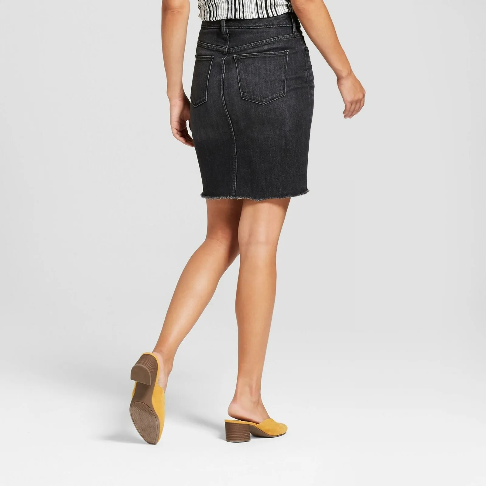 Universal Thread Women's Raw Edge 5 Pocket Denim Mini Skirt